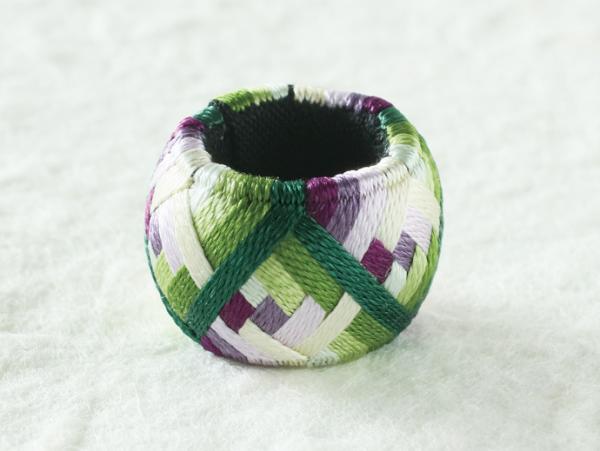 絹糸で彩る森本道恵の加賀ゆびぬきコレクション